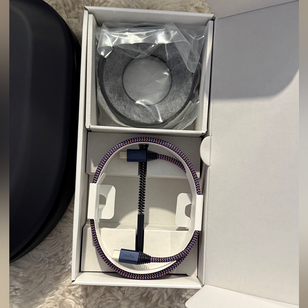 New Dyson Zone headphones with air purification with Quarter turn hard case - Picture 5 of 16